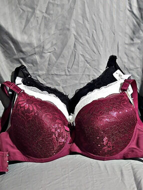 Emily Johnson Floral Lace Bra Style 6204 Purple, White & Black 40DD